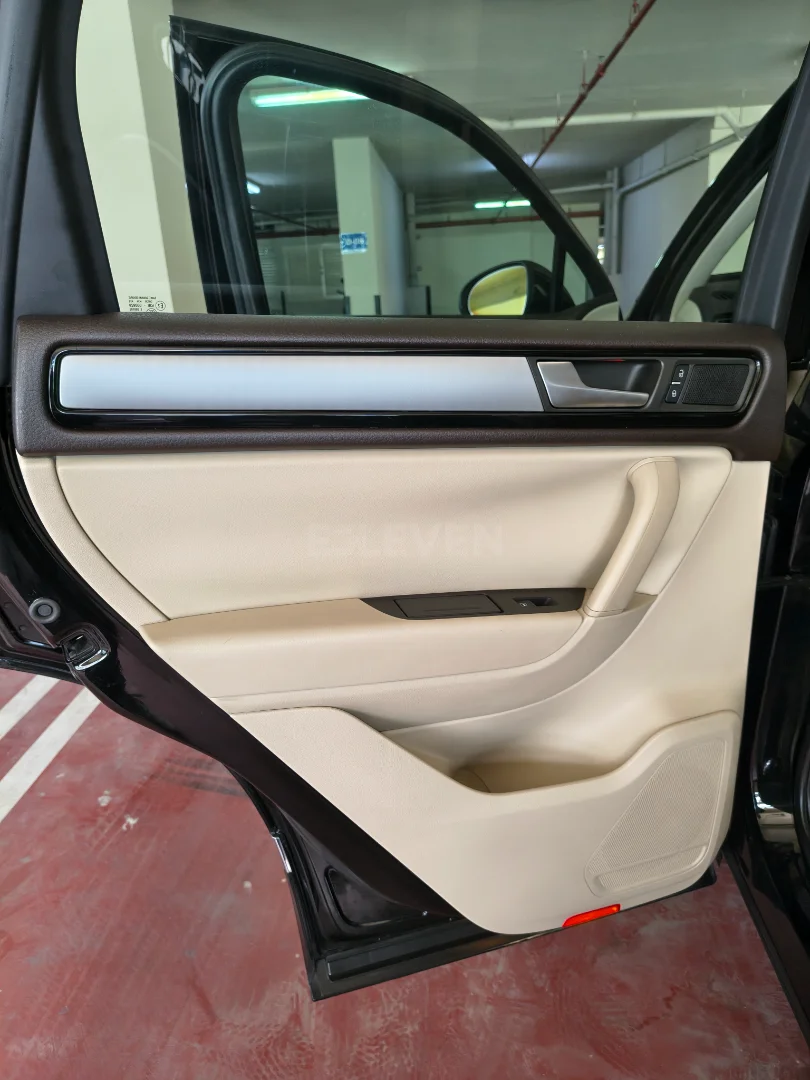 Secondary vehicle photo
